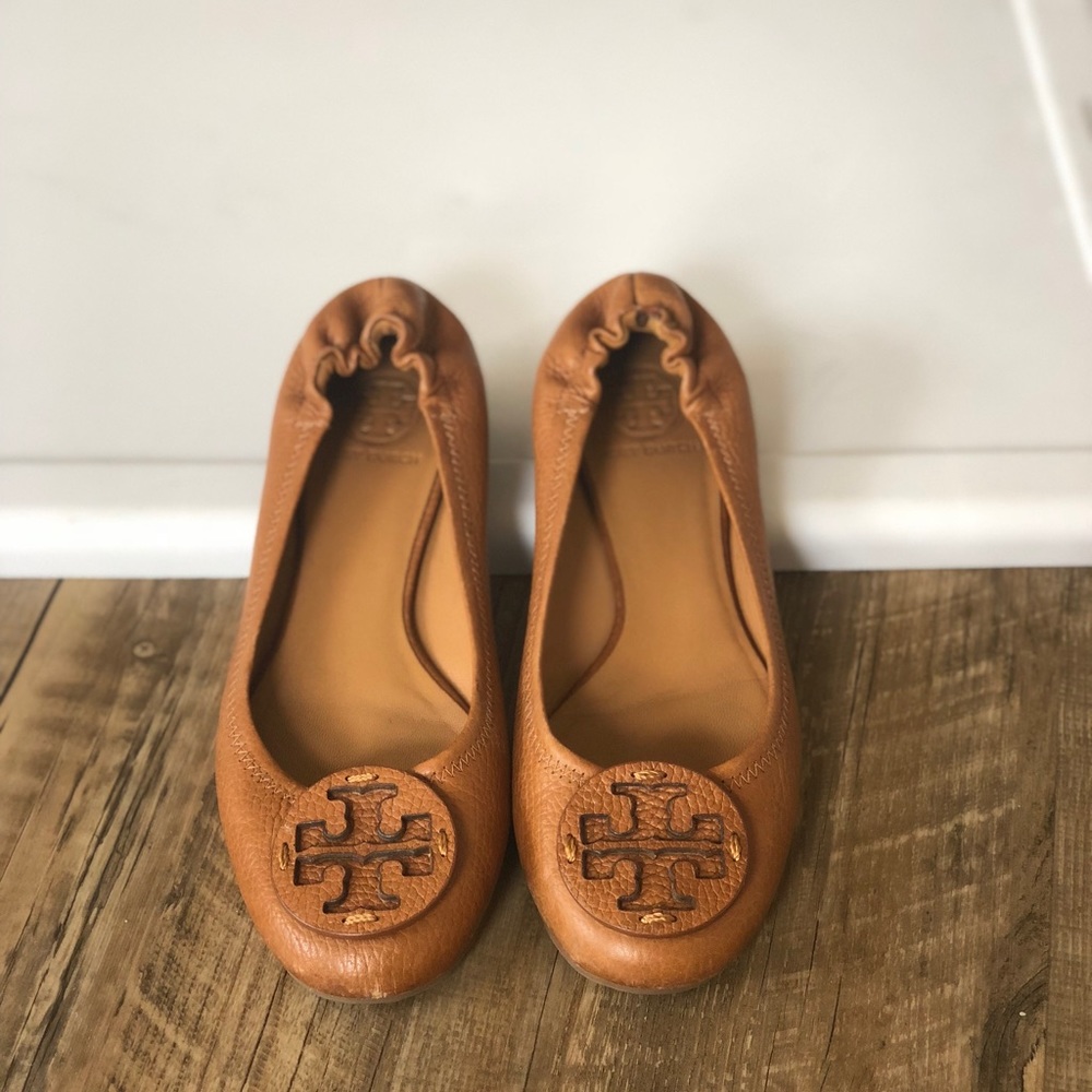 Brown leather Tory Burch travel flats